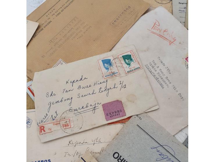 poststukken 1885-1940 (ca. 300 ex.) deels uit familiearchief w.b. firmabedrukkingen, stempels etc. Tevens machinestempels op 