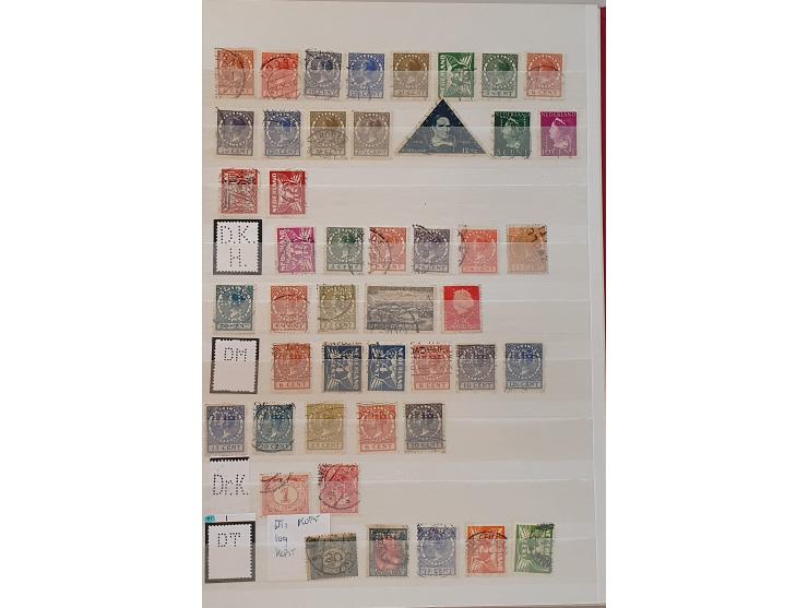 1880 - 1970c. Perfins en Poko's uitgebreide collectie A-Z, ruim 10.400 ex. zonder doubletten w.b. veel betere ex., niet genot