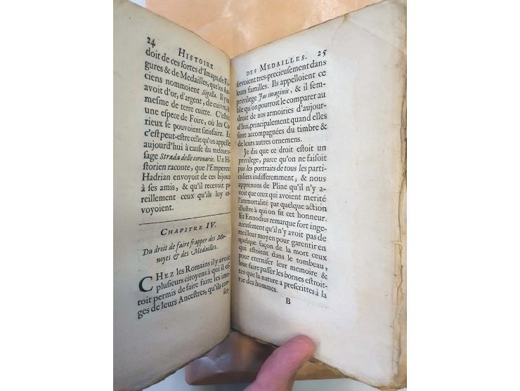 Literature Coins, banknotes and honours Patin, Charles: Introduction a la connoissance des Medailles, seconde edition. Goede 