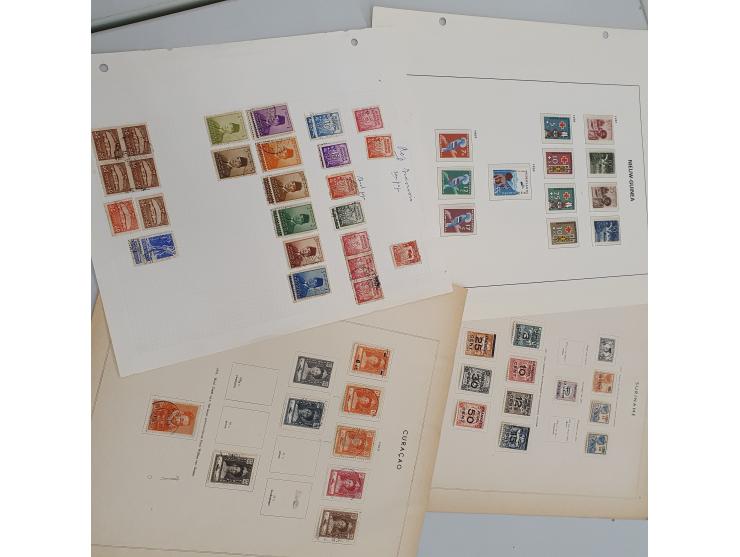 1870-1950c. voorraad gestempeld en iets */** w.b. stempelmateriaal, iets betere ex., postzaklabels, automaatboekjes etc. in 1