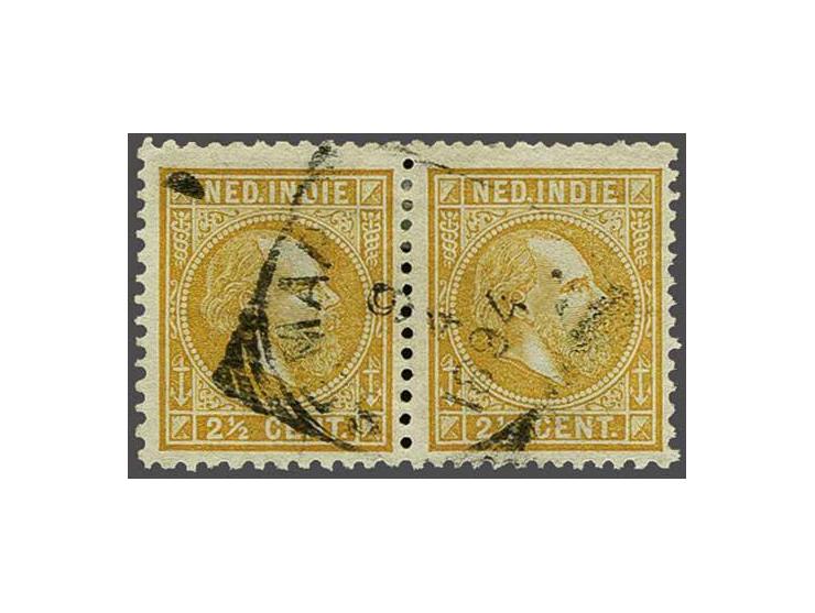 Willem III 2½ cent geel in gecombineerd tandingpaar 11½ x 12 grote gaten en 12½ x 12 grote gaten, pracht ex. met certificaat 