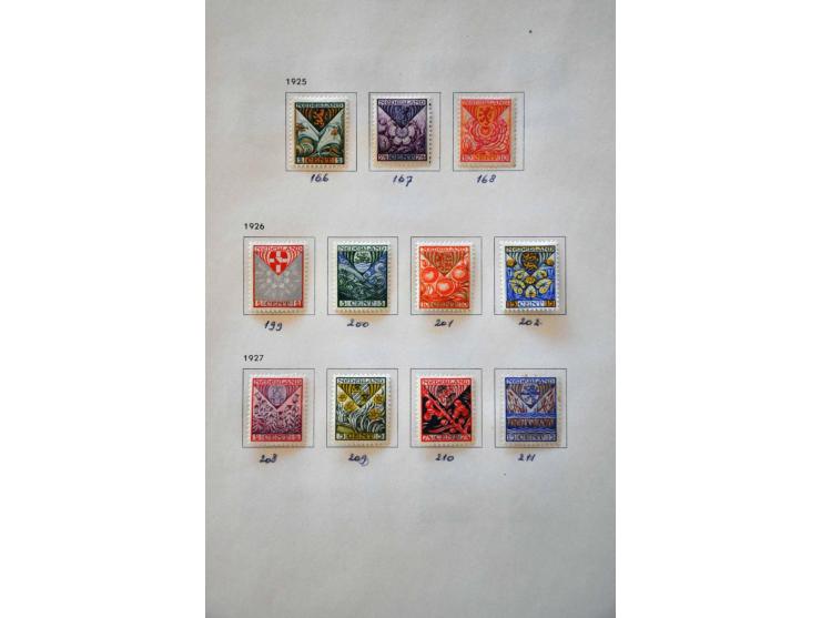 collectie 1869 - 2001 */**  in 3 Davo albums