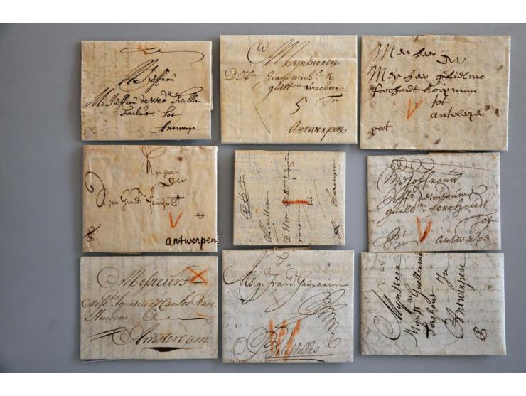55 meest frisse poststukken tussen 1632 en 1715, veel naar Brussel en Antwerpen, w.b. met (port) aanduidingen, enkele ex. uit