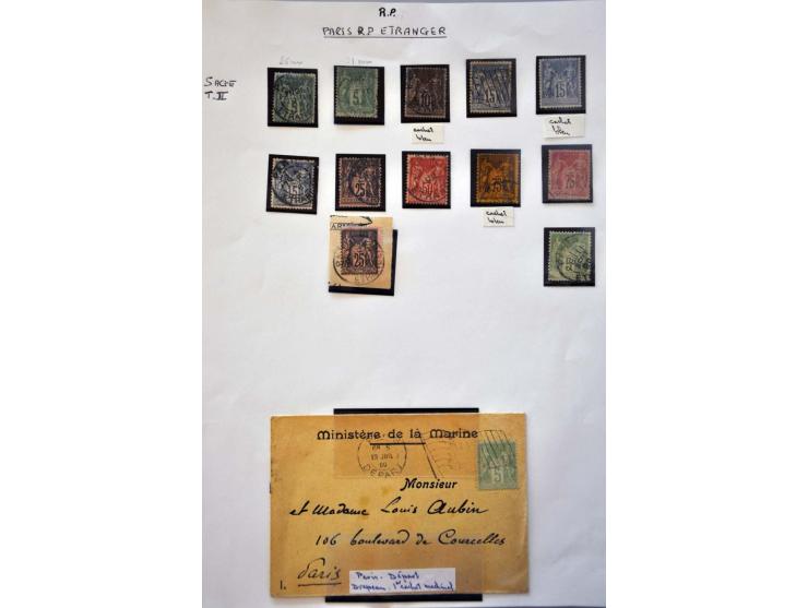 stempels Parijs, collectie vanaf ca. 1900 w.b. poststukken in 12 banden. Tevens iets literatuur