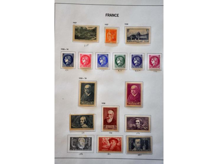 collectie 1871 - 2012 */** w.b. veel nominaal en roodborstje in 4 Davo albums