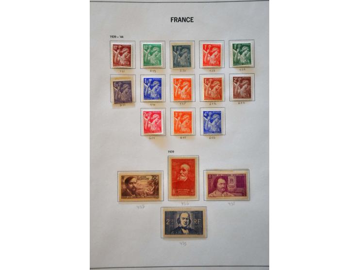 collectie 1871 - 2012 */** w.b. veel nominaal en roodborstje in 4 Davo albums