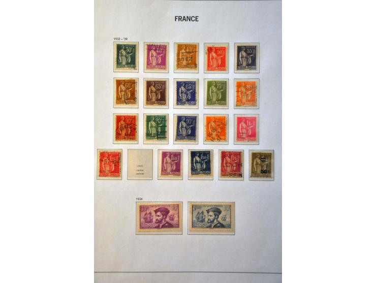 collectie t/m 1999 wb. Yv. nr. 33 met gros chiffre 5104 Shanghai (gaatje) in 4 albums