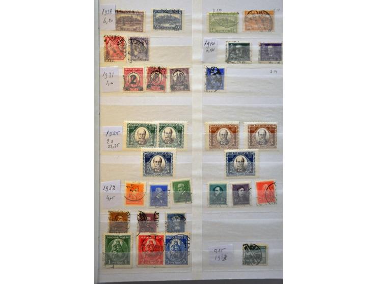 collectie 1871-1988 in 2 insteekboeken