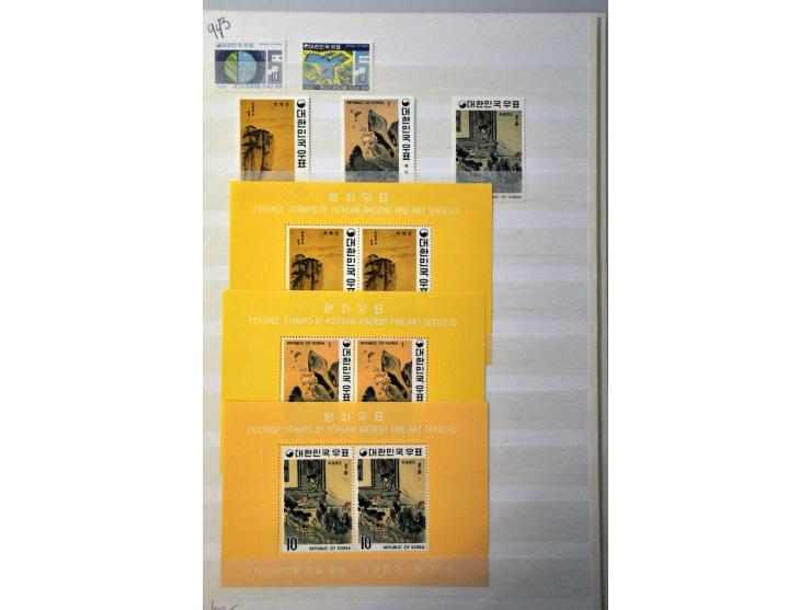 collectie 1967-1975 ** met veel blokken en velletjes in insteekboek