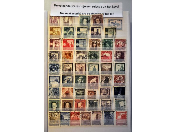 collectie gestempeld 1945 t/m 2015 met betere series in dik insteekboek