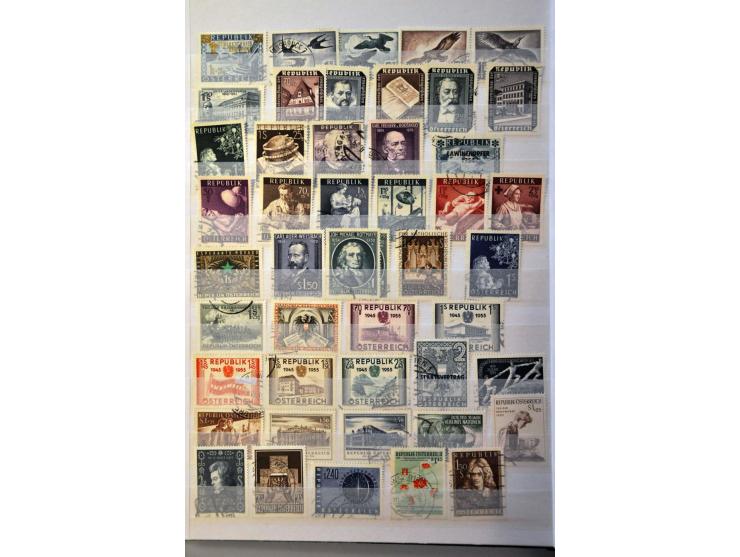 collectie gestempeld 1945 t/m 2015 met betere series in dik insteekboek