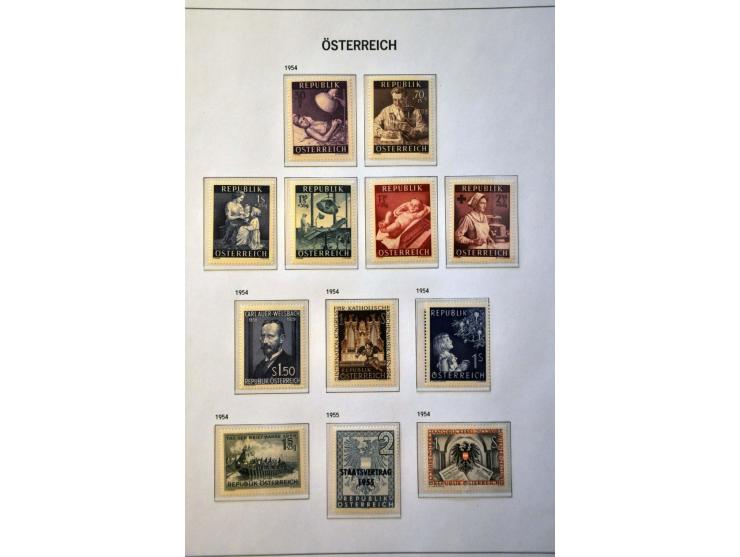 collectie 1945 t/m 2001 ** in 2 luxe Davo albums