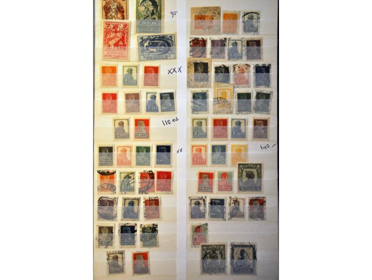meest ouder en klassiek materiaal met betere ex. w.b. Mi. 427-428 ** in insteekboek