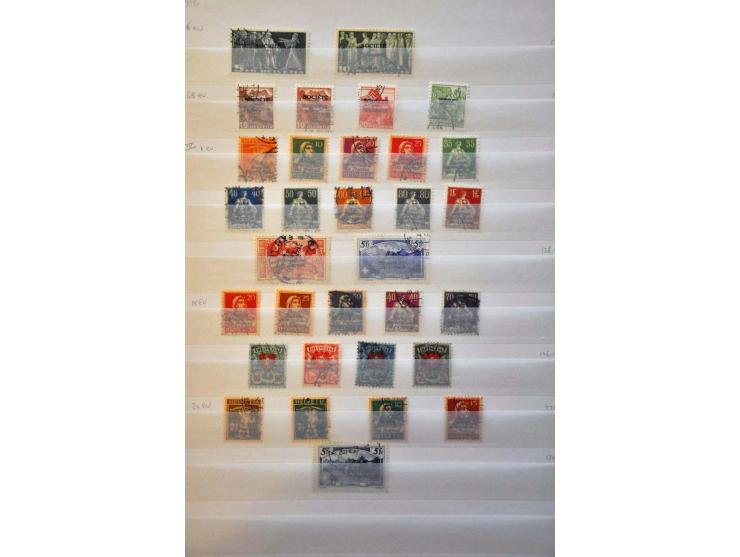 dienst collectie gestempeld met betere ex. en series in insteekboek