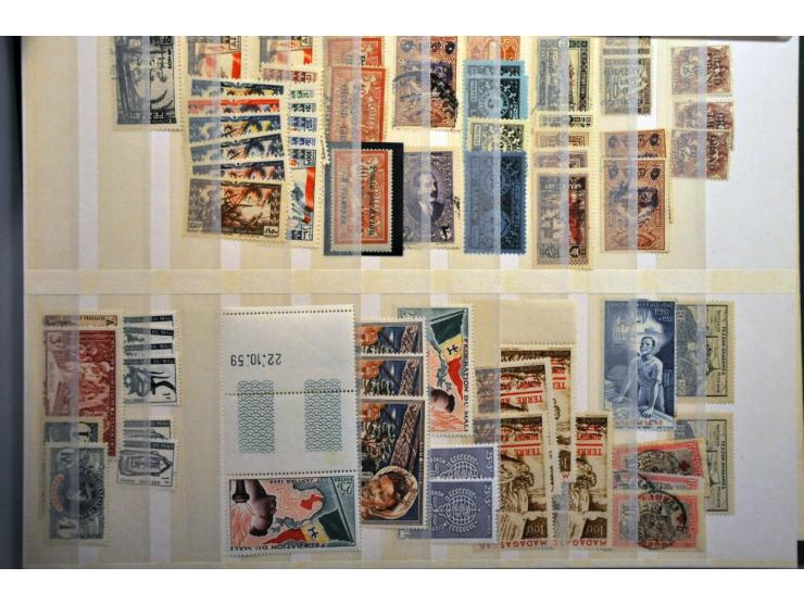 w.b. Italiaanse koloniën, Franse gebieden, USA etc. met betere ex. en series in 2 albums en 2 insteekboeken