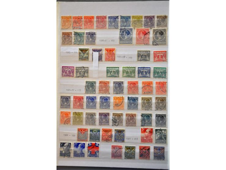 collectie, w.b. 104-105, 136-138 en nominaal EUR 443 + NL1 (516x), NL2 (10x), wereld (10x), kerst (80x) en aangetekend (1x), 