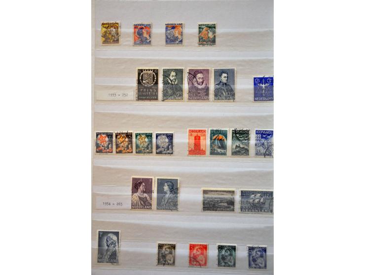 collectie, w.b. 104-105, 136-138 en nominaal EUR 443 + NL1 (516x), NL2 (10x), wereld (10x), kerst (80x) en aangetekend (1x), 