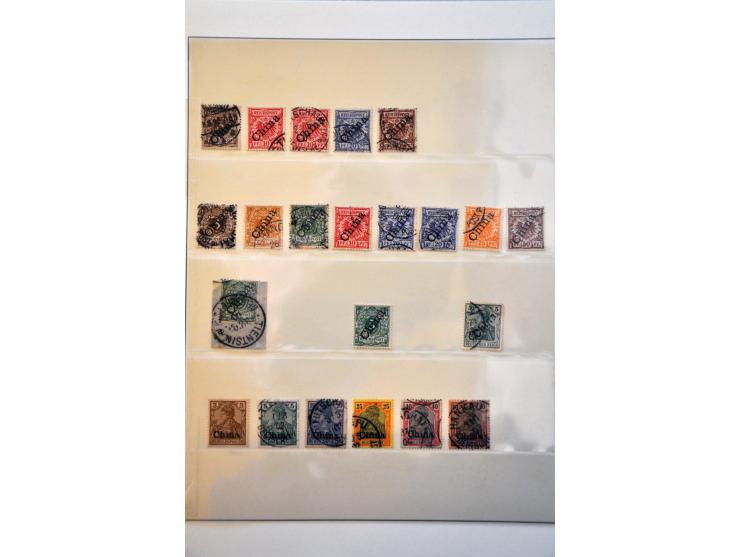 kleine collectie op bladen