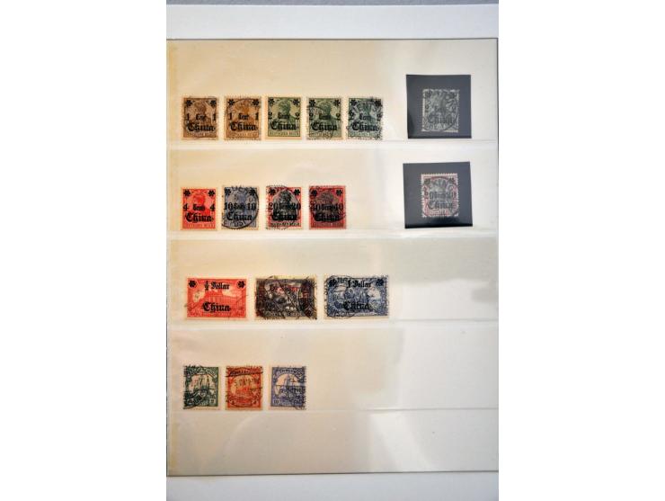 kleine collectie op bladen