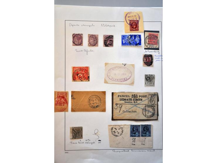 used abroad kleine collectie met enkele betere ex. in gemengde kwaliteit op albumbladen 