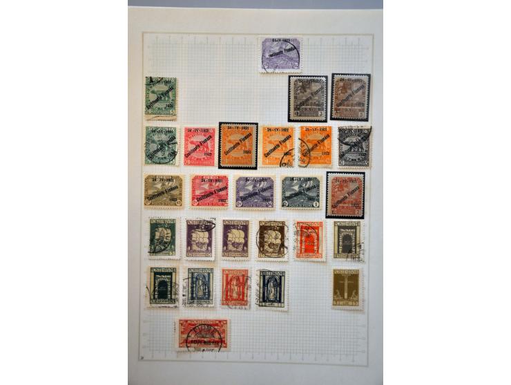 collectie op albumbladen **/* en gestempeld in map