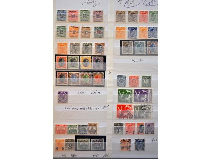collectie 1851-1929 met beter materiaal w.b. Postfärge op insteekbladen