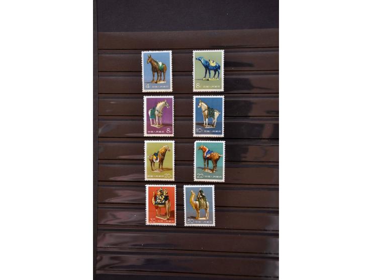 Peoples Republic, collection 1961-1980 unmounted mint with better sets (a.o. Tang Dynasty Pottery, Red Flag Canal and The Whi
