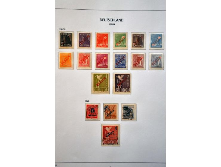 collectie 1948-1990, **/*/gestempeld, w.b. rode Berlin opdrukken met keur Schlegel, in Davo Deluxe album