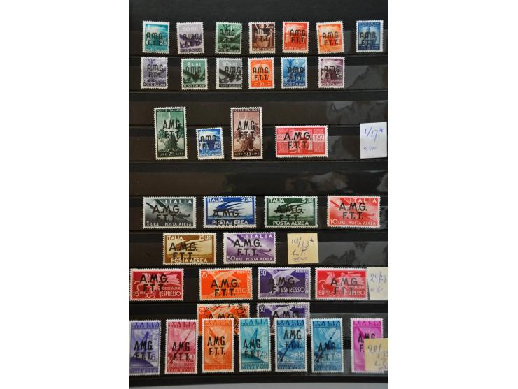 en Zone B collectie **/* en gestempeld in insteekboek