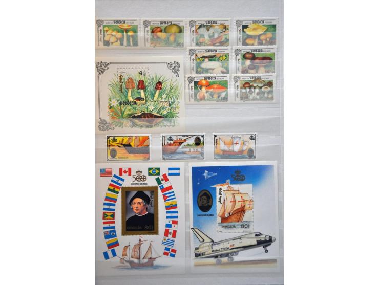 collectie 1932-2008 meest ** in 5 dikke insteekboeken