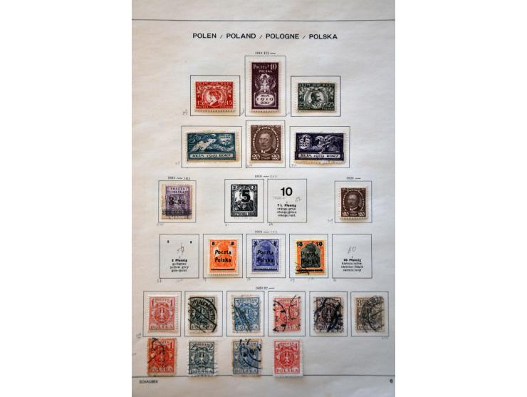 collectie 1918-1989 w.b. iets Portugal en kleine verzameling Roemenië met enig beter materiaal in 2 albums
