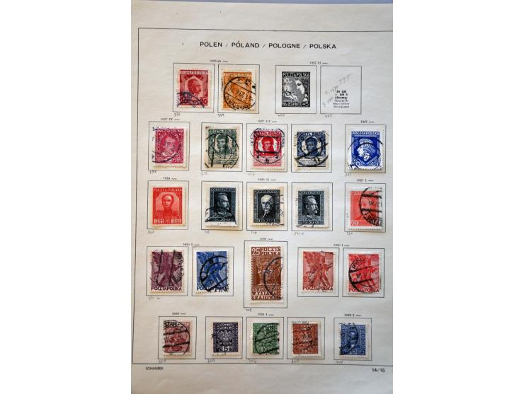 collectie 1918-1989 w.b. iets Portugal en kleine verzameling Roemenië met enig beter materiaal in 2 albums