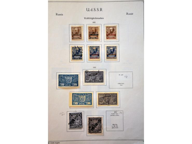 collectie 1858-2000 **/* en gebruikt w.b. betere nummers in 4 albums en 1 insteekboek, in doosje