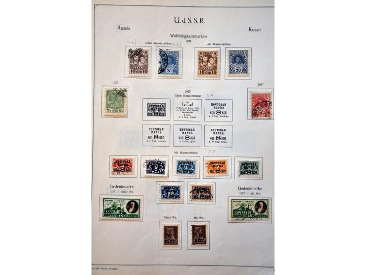 collectie 1858-2000 **/* en gebruikt w.b. betere nummers in 4 albums en 1 insteekboek, in doosje