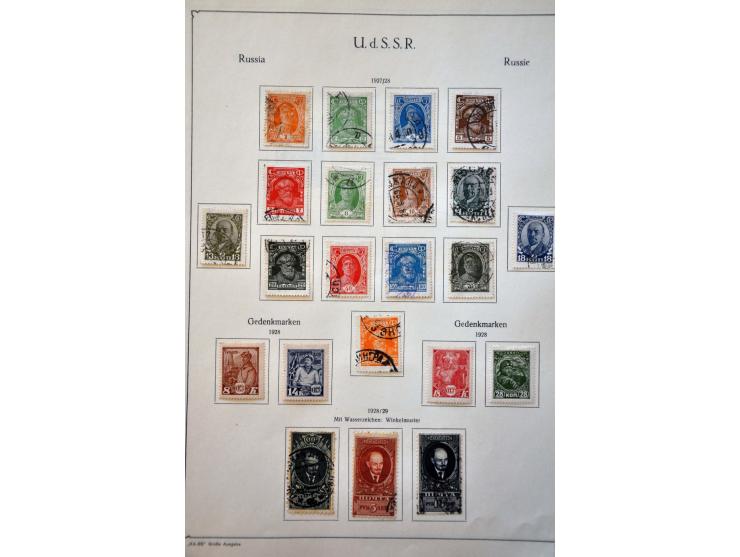 collectie 1858-2000 **/* en gebruikt w.b. betere nummers in 4 albums en 1 insteekboek, in doosje