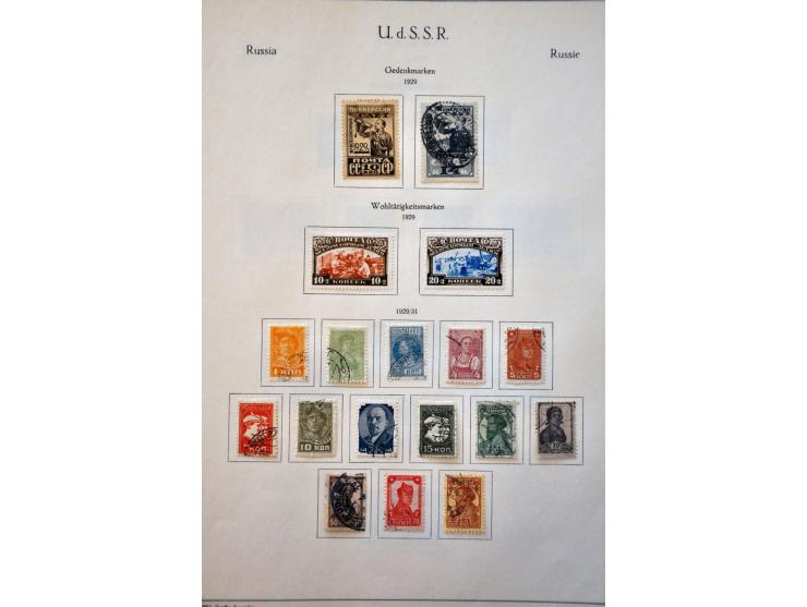 collectie 1858-2000 **/* en gebruikt w.b. betere nummers in 4 albums en 1 insteekboek, in doosje