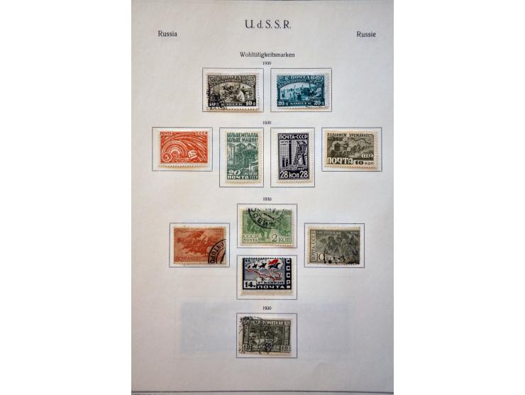 collectie 1858-2000 **/* en gebruikt w.b. betere nummers in 4 albums en 1 insteekboek, in doosje