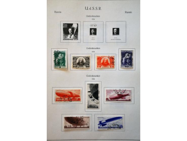 collectie 1858-2000 **/* en gebruikt w.b. betere nummers in 4 albums en 1 insteekboek, in doosje