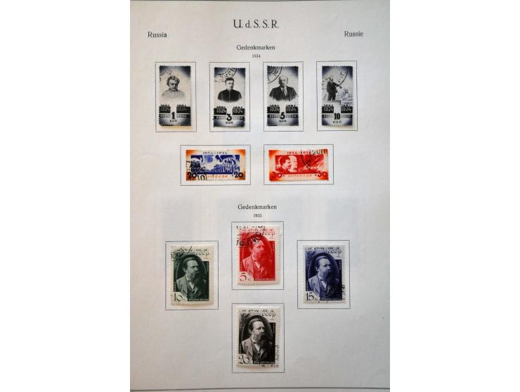 collectie 1858-2000 **/* en gebruikt w.b. betere nummers in 4 albums en 1 insteekboek, in doosje