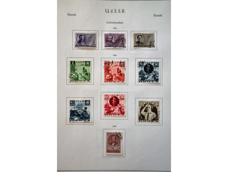 collectie 1858-2000 **/* en gebruikt w.b. betere nummers in 4 albums en 1 insteekboek, in doosje