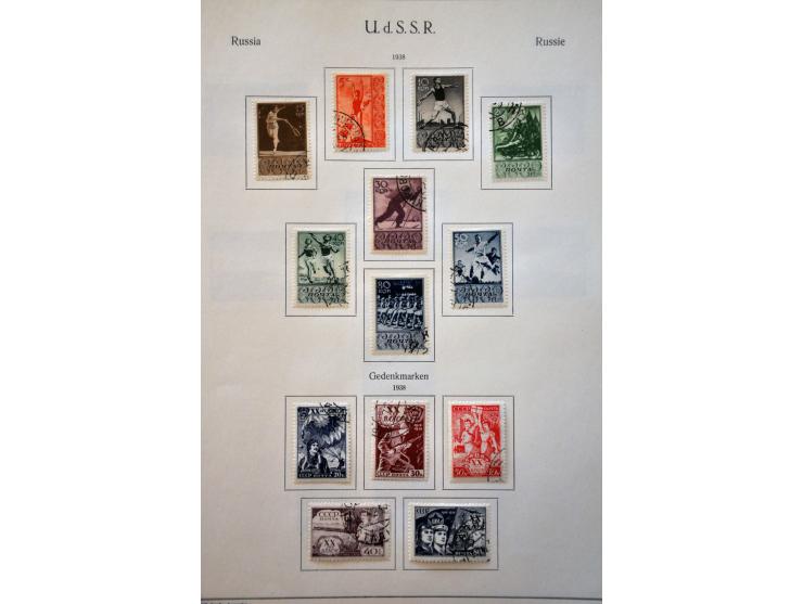 collectie 1858-2000 **/* en gebruikt w.b. betere nummers in 4 albums en 1 insteekboek, in doosje