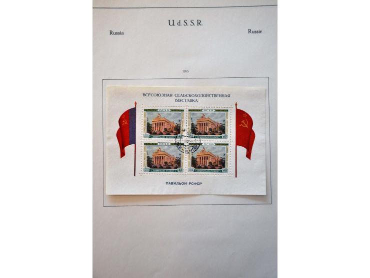 collectie 1858-2000 **/* en gebruikt w.b. betere nummers in 4 albums en 1 insteekboek, in doosje