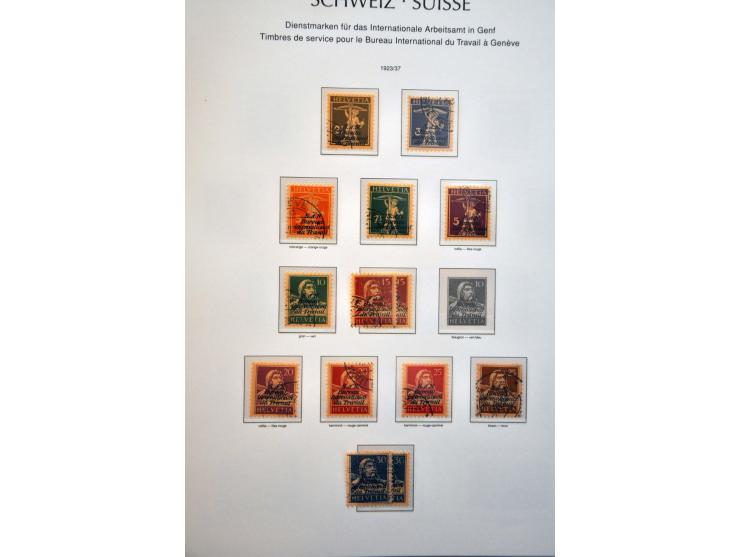 collectie 1850-1986 met betere ex. en series w.b. klassiek, dienst, nominaal, iets post(waarde)stukken, etc. in 4 albums, ins