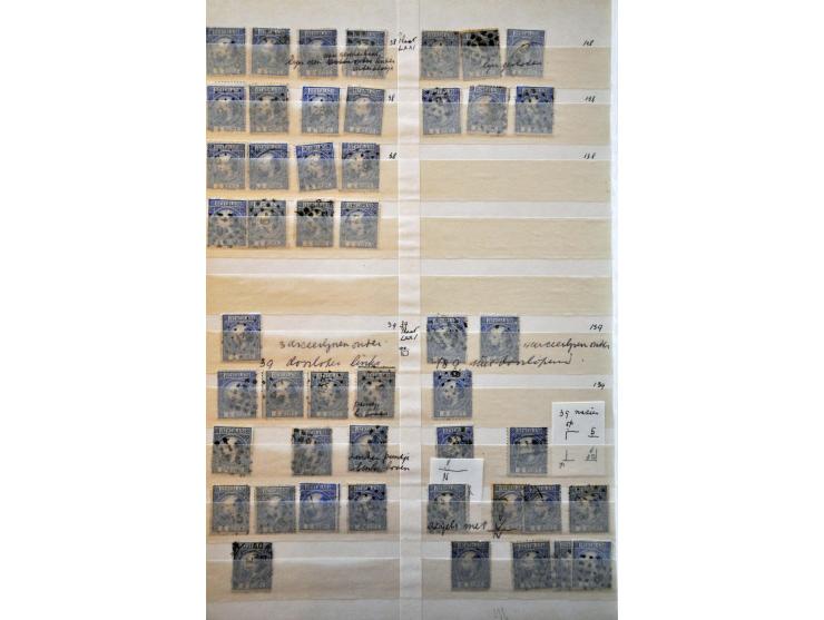 5 cent blauw en 10 cent karmijn, voorraad gestempeld deels op positie gesorteerd. Totaal ruim 2300 ex. w.b. paren, strippen, 