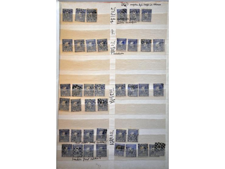 5 cent blauw en 10 cent karmijn, voorraad gestempeld deels op positie gesorteerd. Totaal ruim 2300 ex. w.b. paren, strippen, 