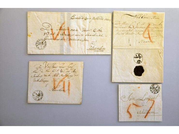 32 poststukken met vertrekstempels w.b. AMSTERDAM met posthoorn (2x), zwak B; OP ZOOM met veren, DELFT met veren (3x), GOUDA 