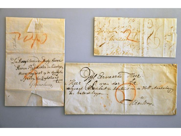 25 oude brieven met geschreven aanduidingen w.b. met vrindt (1669), 3S(tuiver), brief (1679), diverse porten, etc., veel 17e 