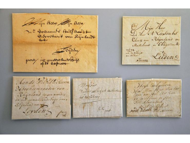 17 poststukken 1671-1796 met geschreven aanduidingen w.b. met de Schuyt, per Schuyt, pordt betaelt, So So (Cito), het port is