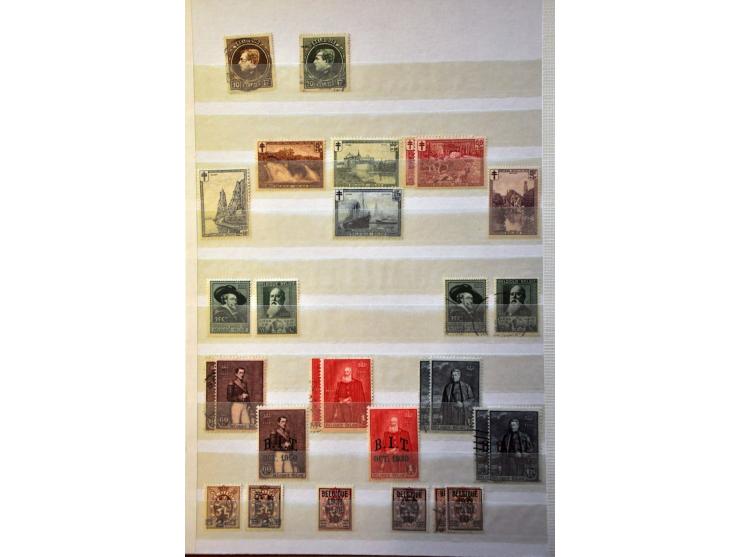 collectie 1849-1968 zowel gestempeld als */** verzameld in dik insteekboek