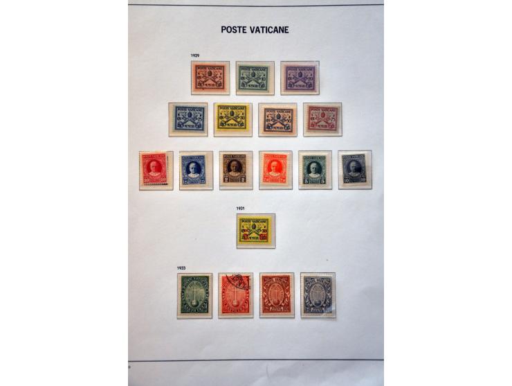 collection 1852-2006 mainly */** with a nice section Papal States (a.o. 8 bajocchi in strip of 4, faults) in 3 Davo albums